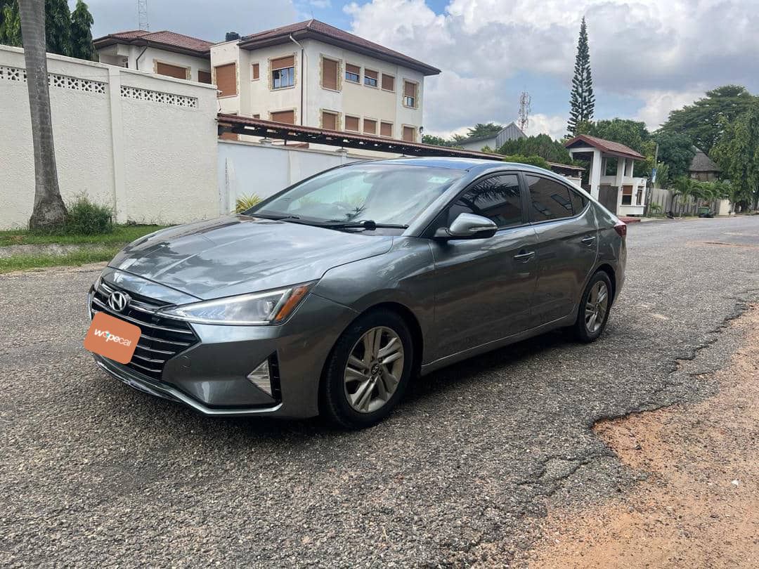 HYUNDAI ELANTRA